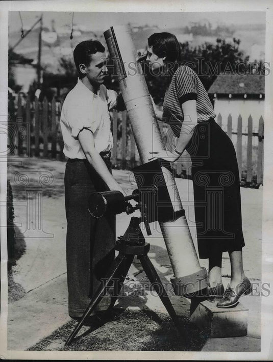 1934 Press Photo Arnold Oswald, champion amateur astronomer, & sis Maxine - Historic Images