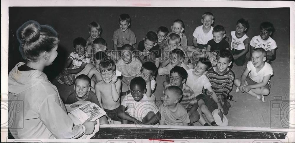 1954 Press Photo Children at West Side Community House Carol Pet Lowany - Historic Images