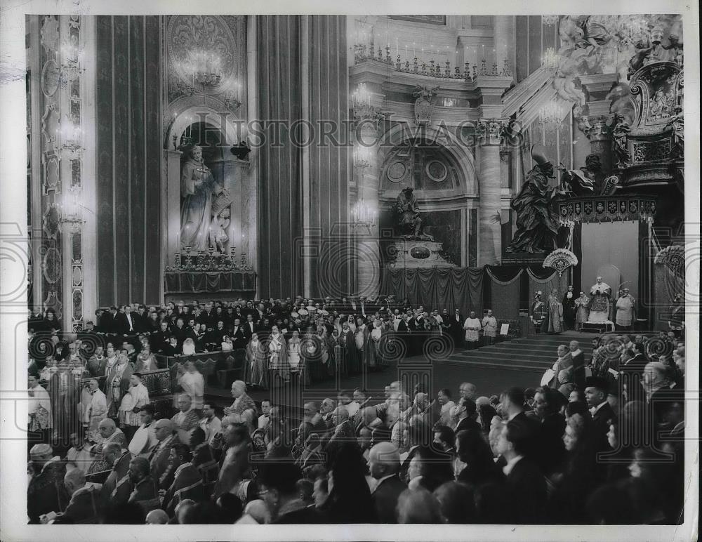 1950 Press Photo Vatican City, St Peter's Basilica , Pope Pius XII & Cardinals - Historic Images