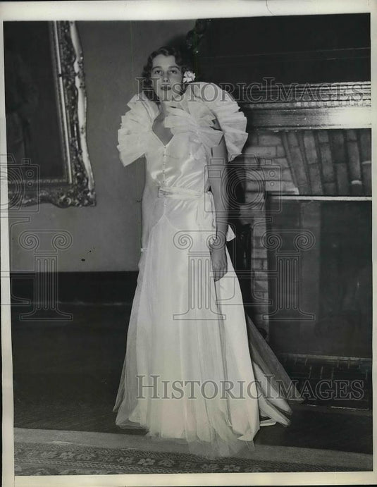1934 Press Photo Miss Ann Mitchell at "Fleet's In" Supper Dance & Entertainment - Historic Images