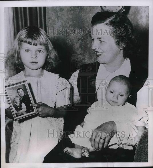 1951 Press Photo Leslie Swift Capt. John J. Swift mother younger brother David - Historic Images