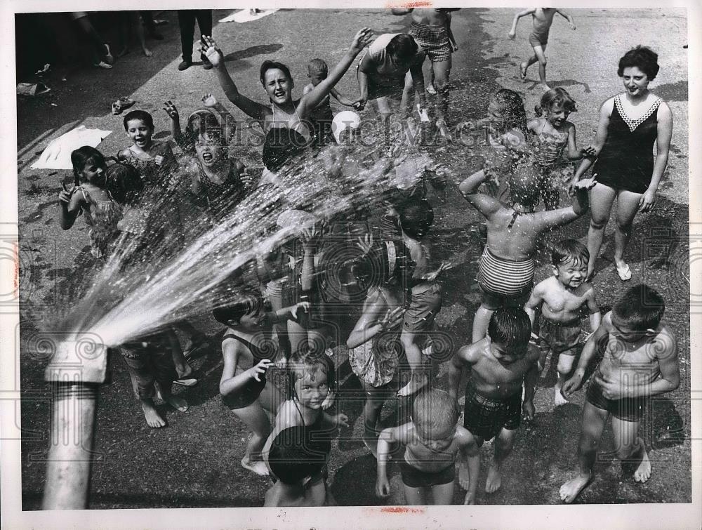 1963 Press Photo Workshop Group, West Side Community House, Lakeview Terrace - Historic Images