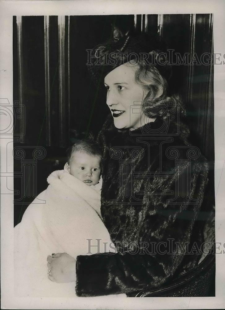 1939 Press Photo Mrs. T.C. Conway Lloyd with her daughter Marie - neb08051 - Historic Images