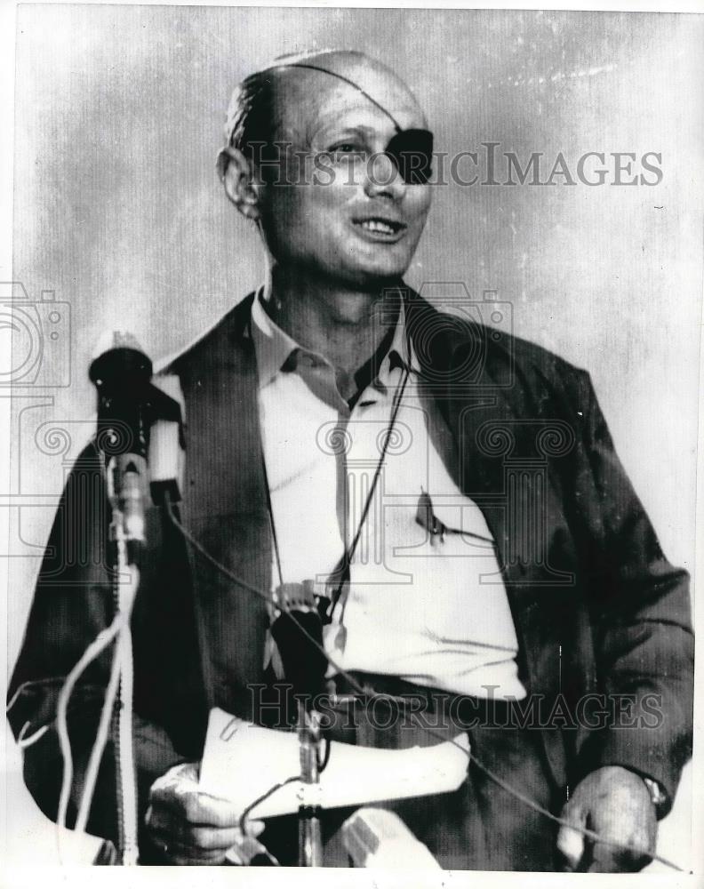 1969 Press Photo Israel Defense Minister Moshe Dayan - Historic Images