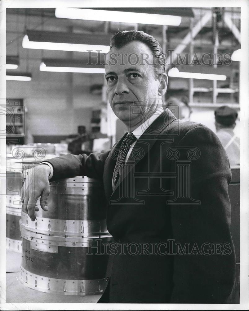 1960 Press Photo William Fischer graduate of the University of Illinois - Historic Images