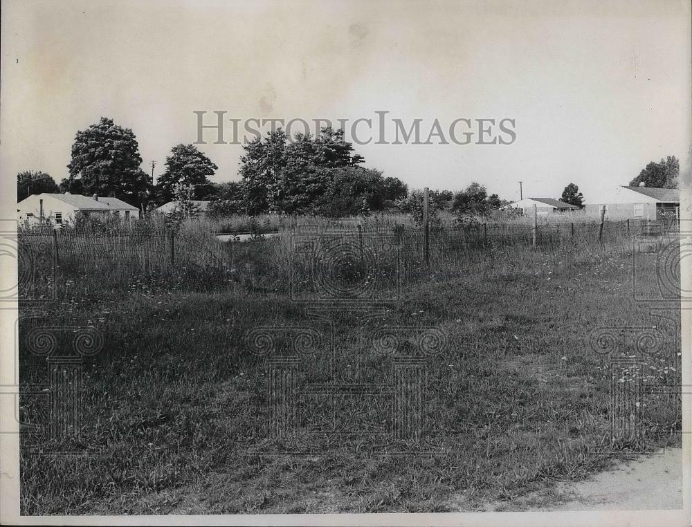 1966 Press Photo James Thomas Cleveland Press Fence Grovewood Farm - Historic Images