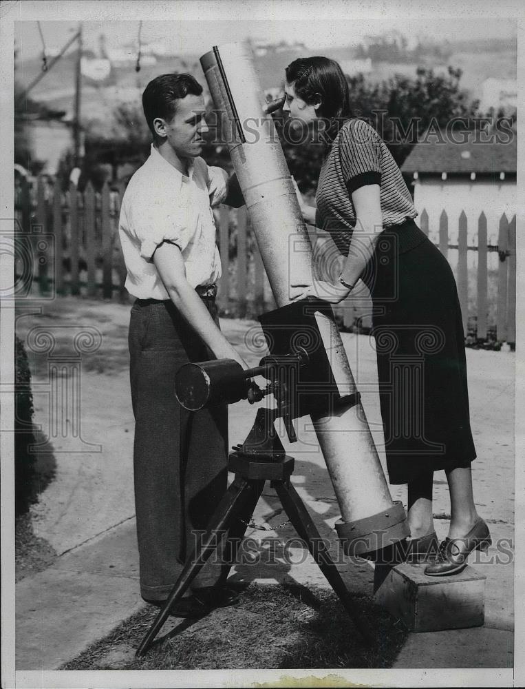 1934 Press Photo Arnold Oswald, LA Jr College astronomer &amp; sister Maxine - Historic Images