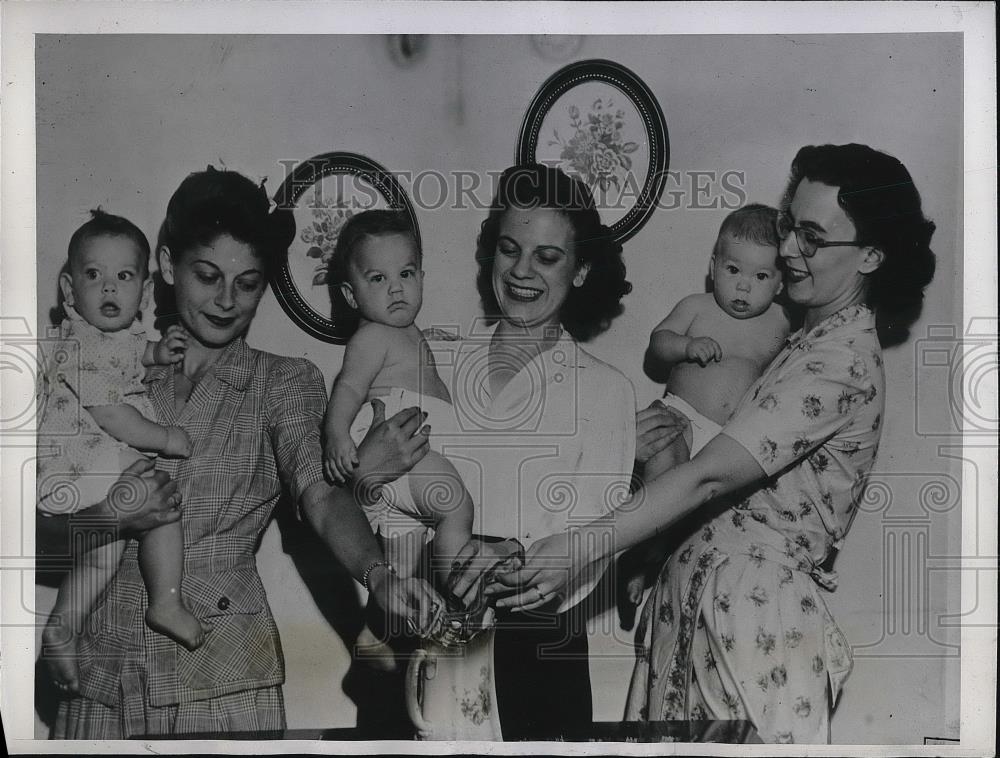 1940 Press Photo Three &quot;Duration Widows&quot; Pool Government Allotments Into Co-Op - Historic Images