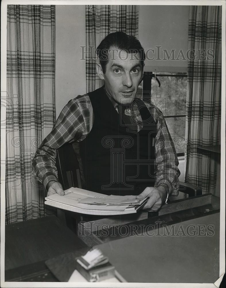 1936 Press Photo Reporter Martin Mooney Off to Serve 30 Days for Contempt - Historic Images