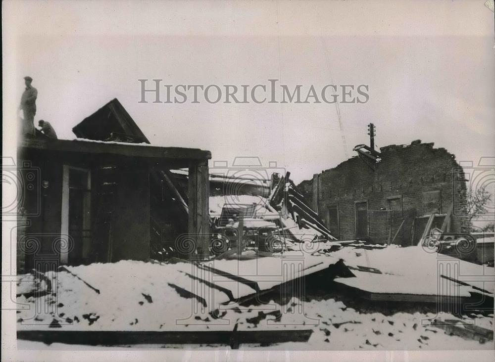 1936 Press Photo Building Roof Damaged by Blizzard in Trinidad, Colorado - Historic Images