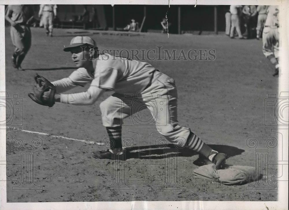 1938 Press Photo Arthur Garibaldi Training with St. louis Cardinals - Historic Images