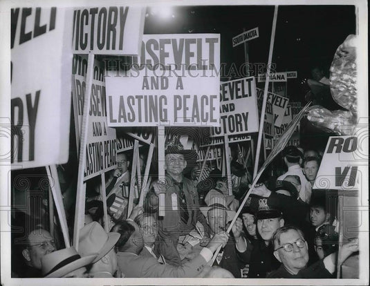 1944 Press Photo Supporters at the Democratic national convention - Historic Images
