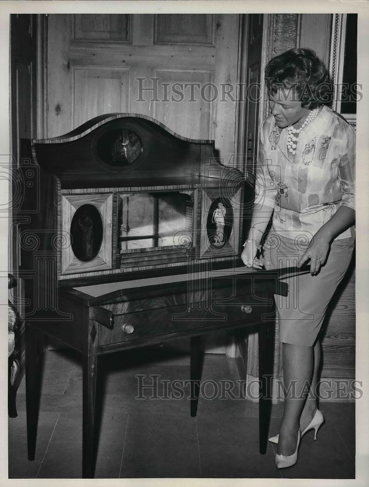 1961 Press Photo Washington D.C. Sue Mortensen White House Staff - neb18951 - Historic Images