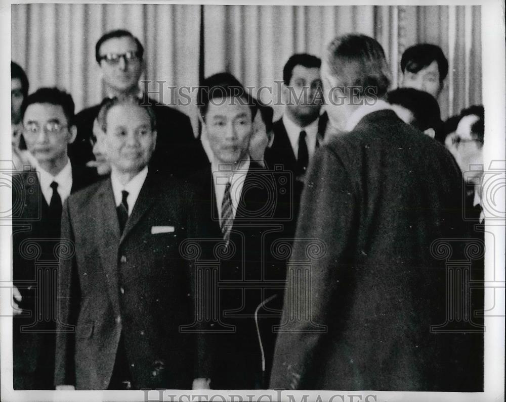 1968 Press Photo Ambassador Averell Harriman, Xuan Thuy, Conference in Paris - Historic Images