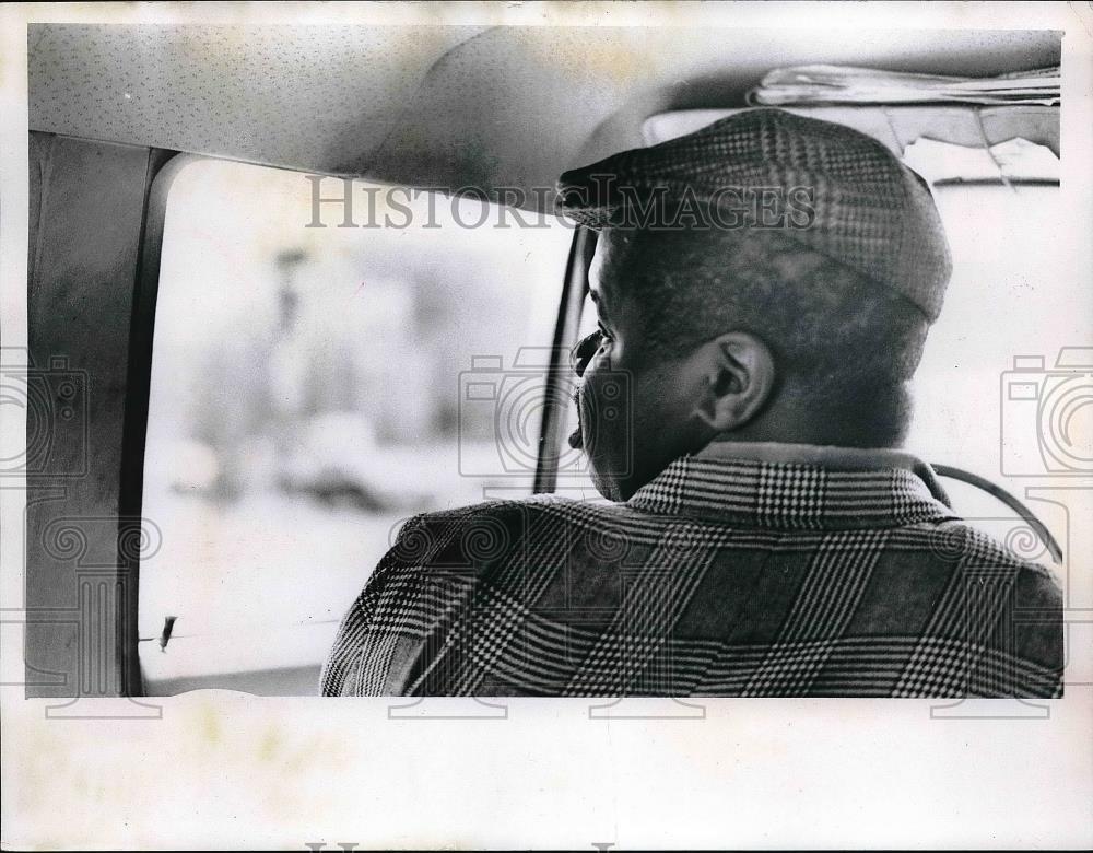 1969 Press Photo Taxicab in Violence Series - Historic Images