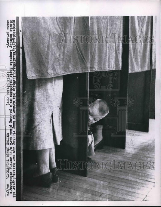 1956 Press Photo Dickie McNelly, 2, at Polling Place in Minneapolis - Historic Images