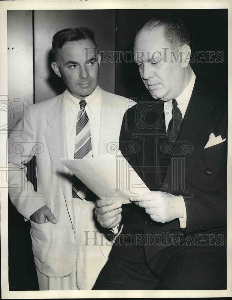 1939 Press Photo Robert Odell and Gerald White of Pacific States Savings and - Historic Images