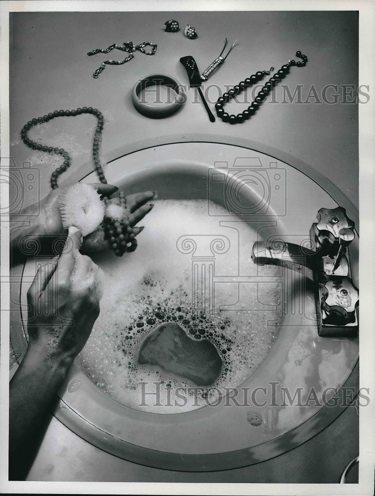 1962 Press Photo Washing Jewelry - neb04704 - Historic Images