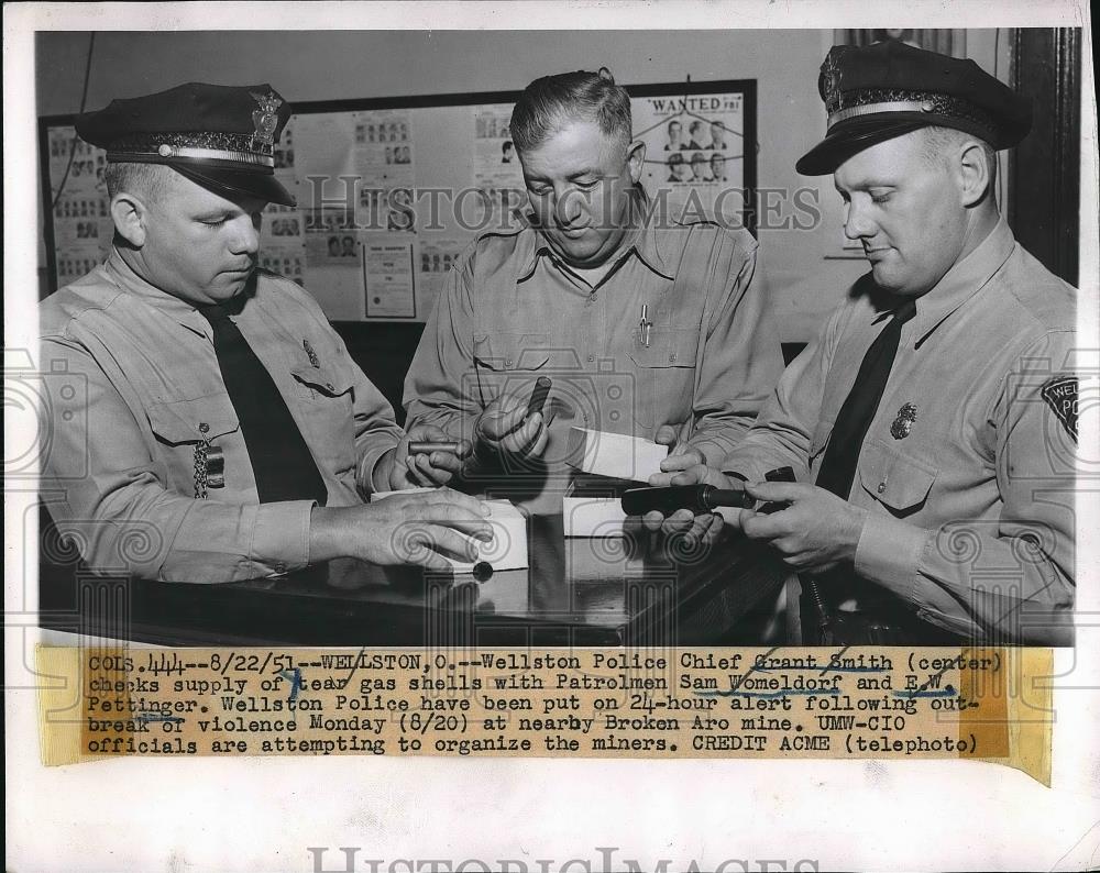 1955 Press Photo Wellston Police Chief Grant Smith Sam Womeldorf EW Pettinger - Historic Images