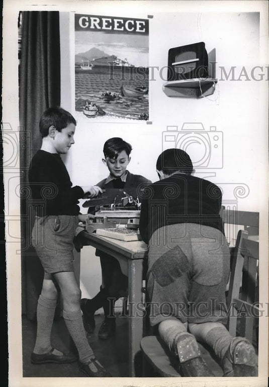 1949 Press Photo Greek War Orphans in Tilford England - Historic Images