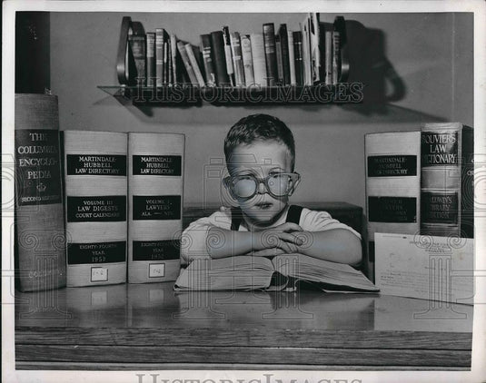 1953 Press Photo 28 Month Old Merrit Spiegel Poses With Law Books - Historic Images