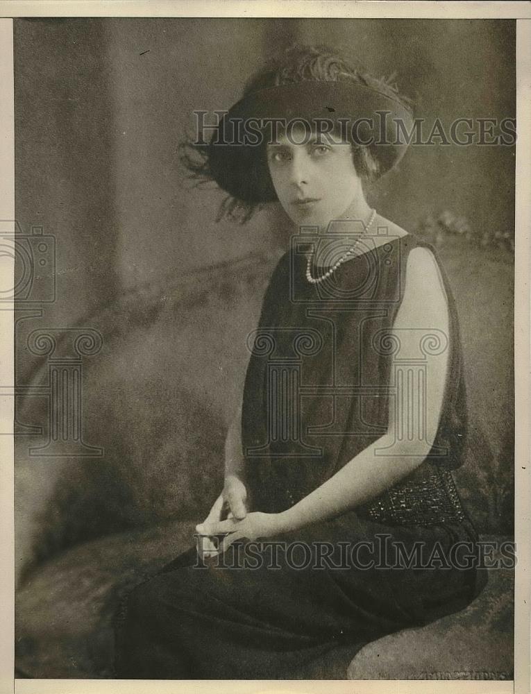 1926 Press Photo The Duchessevde Chateau Thierry Sitting In Chair - Historic Images