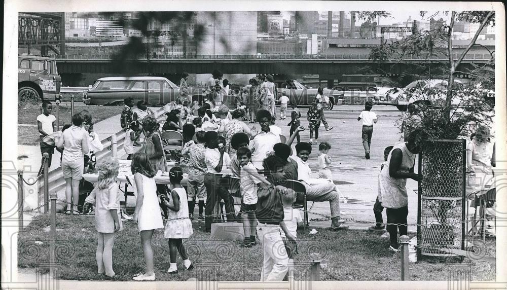 1969 Press Photo Mini-Festival at Riverview Community Center - Historic Images