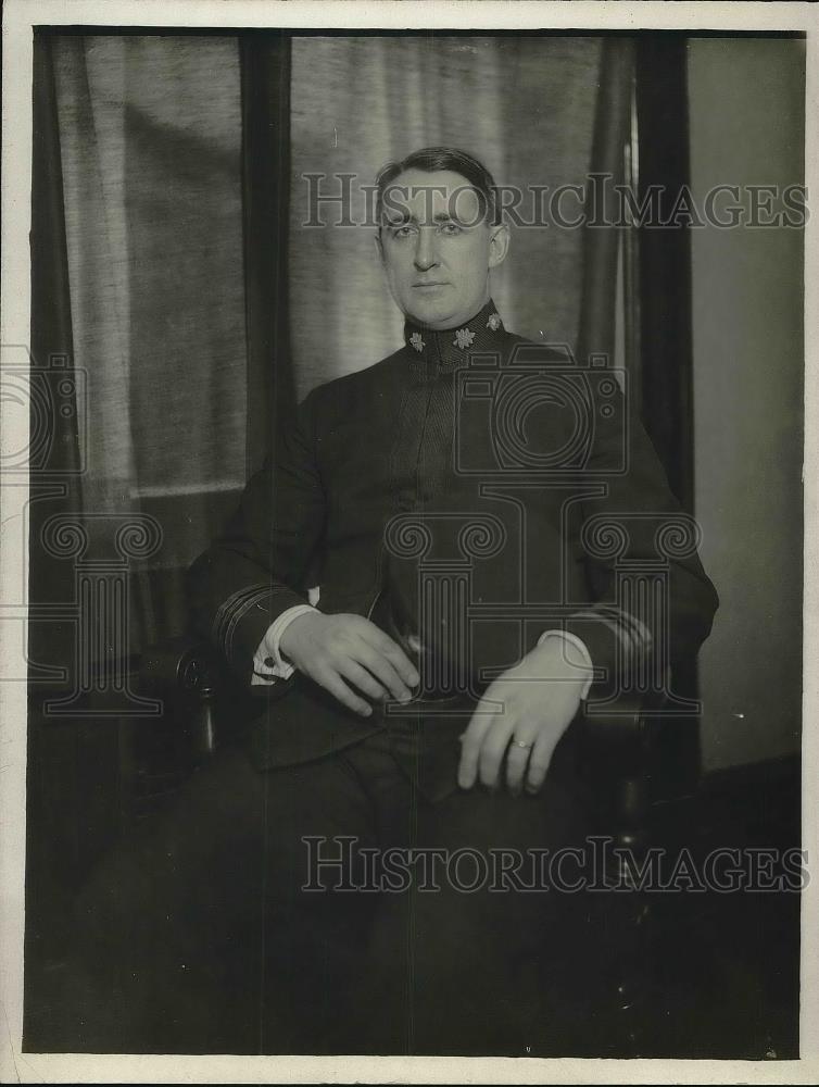 1918 Press Photo Dr. C.C. Kumball Sitting In Chair - Historic Images