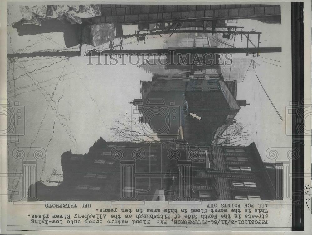 1964 Press Photo Flood waters creep onto low-lying streets, Pittsburgh, PA - Historic Images