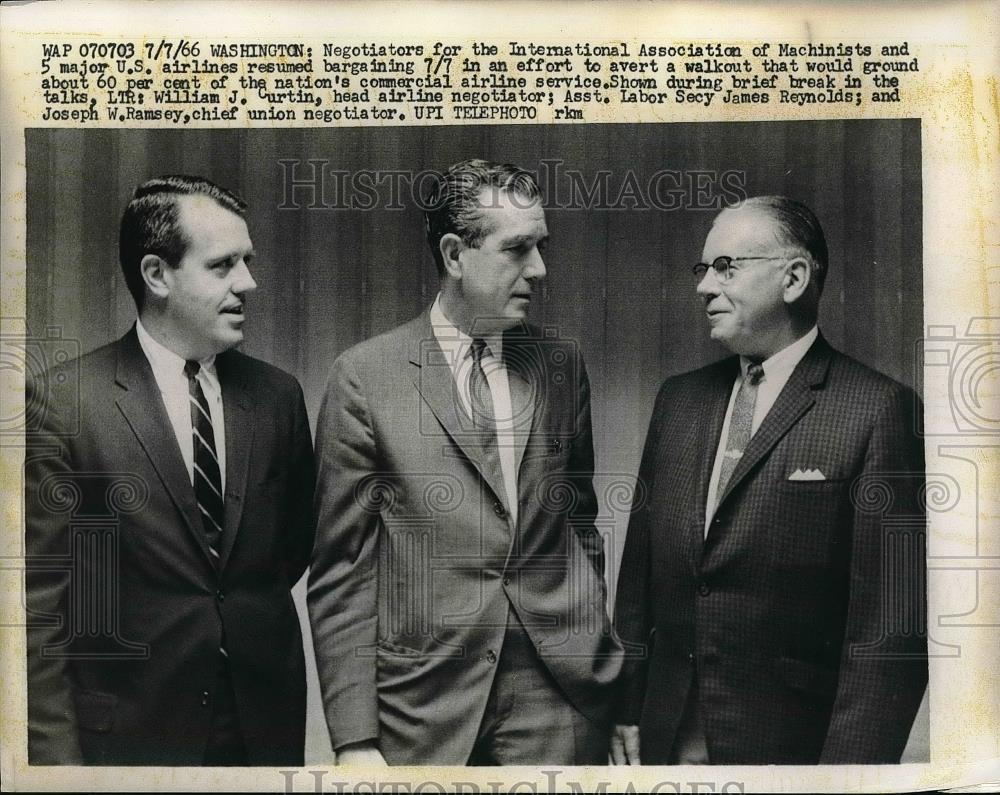 1966 Press Photo William J. Curtin Head Airline Negotiator &amp; James Reynolds - Historic Images