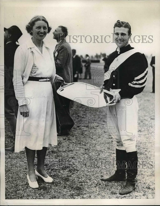 1938 Press Photo R. G. Woolfe, wins Yadkin Steeplechase riding "Cabin Fire" - Historic Images