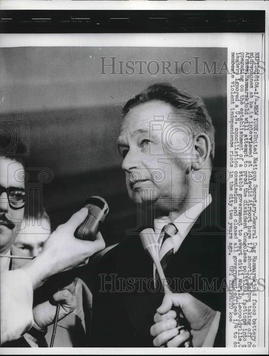 Press Photo UN Secretary General Dag Hammarskjold Reporters Idelwild Airport NY - Historic Images