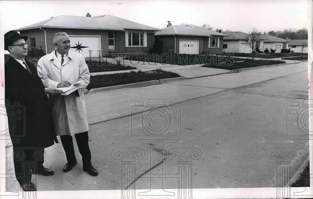 1966 Press Photo Chas Ajarick and Michael Draus - Historic Images