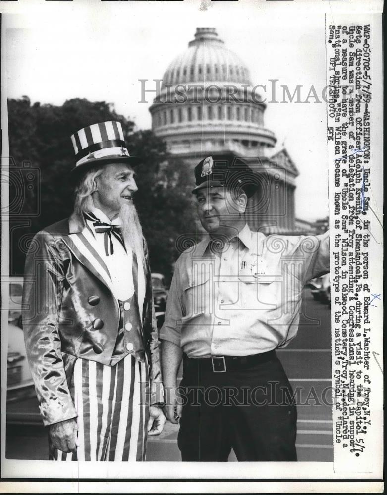 1959 Press Photo Edward L. Wachter as Uncle Sam, Officer Adolph Krenin - Historic Images