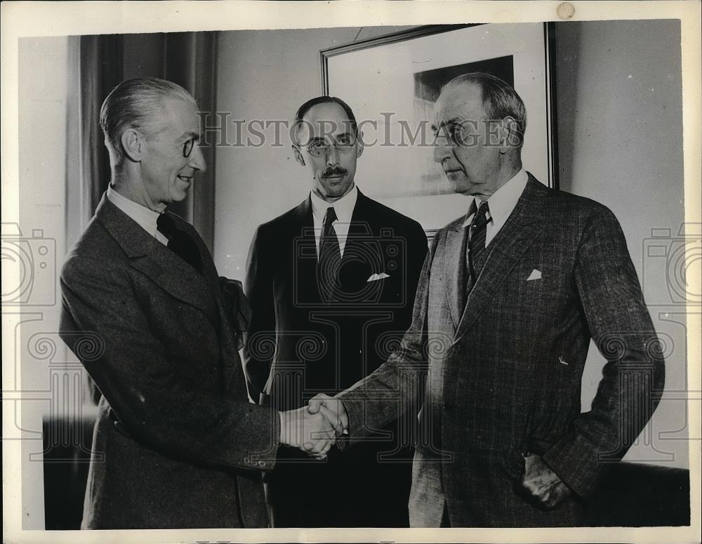 1933 Press Photo Claude Taylor Lewis Bernays British Consul General Chicago Fair - Historic Images