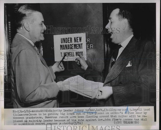1951 Press Photo Johnny Walker and T Newell Wood at office - Historic Images
