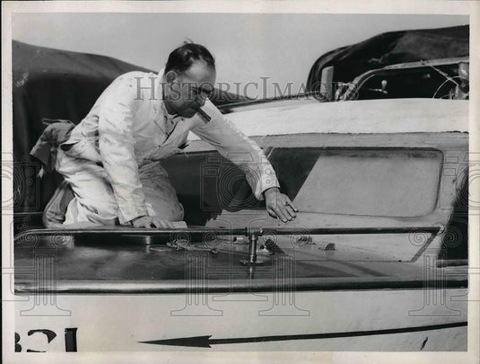 1959 Press Photo Al Noll working on his boat in Lakeside, OH - Historic Images