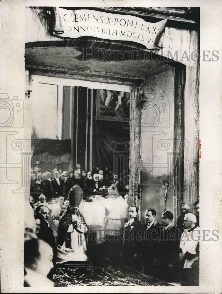 1933 Press Photo Pope Pius XI at St Peters Cathedral - neb04543 - Historic Images