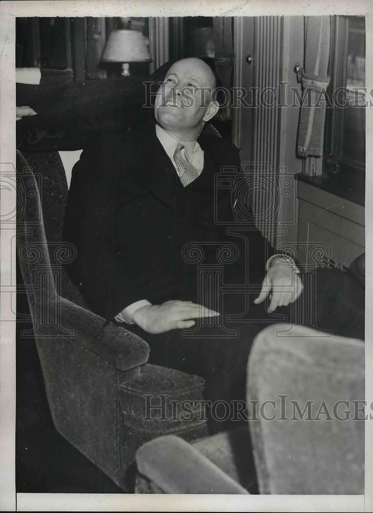 1938 Press Photo Robert Langdon Former Washington D.C. Cop On Train In New Haven - Historic Images