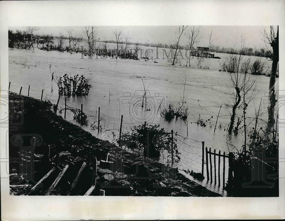 1935 Press Photo View Of Flooded Country Side Near Naples Italy - neb19396 - Historic Images