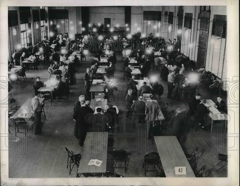 1944 Press Photo Official tabulation of an estimated 275,000 military ballots - Historic Images