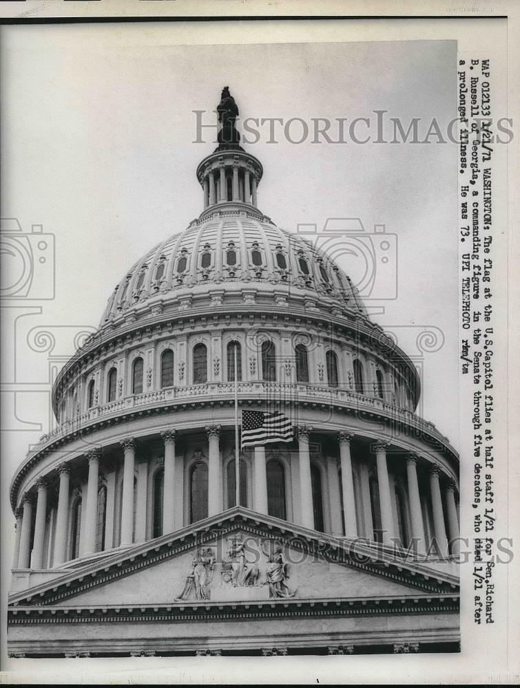 1971 Press Photo U.S. Capitol flag at half mast for Richard Russell senator - Historic Images