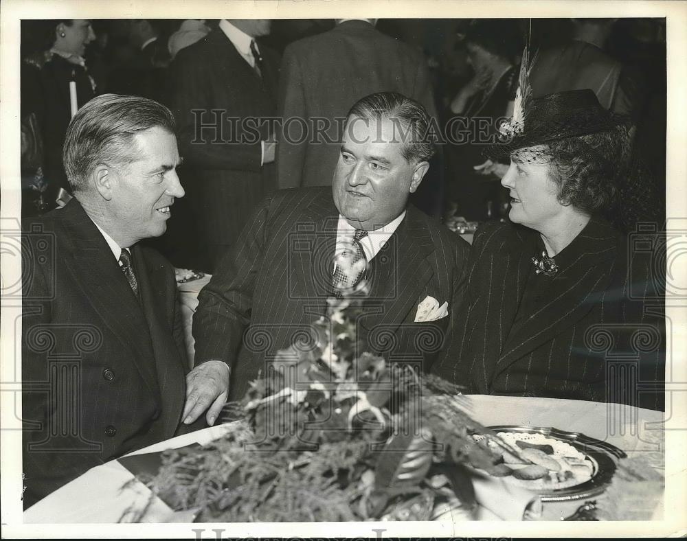 1941 Press Photo Brazilian Embassy Red Cross, Henry Wallace , Carlos Martins - Historic Images