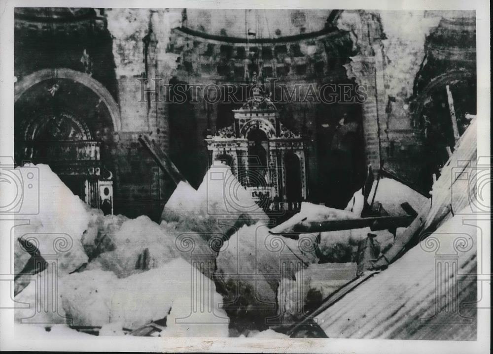 1949 Press Photo The Altar at the Cathedral at Ambato in ruins after earthquake - Historic Images