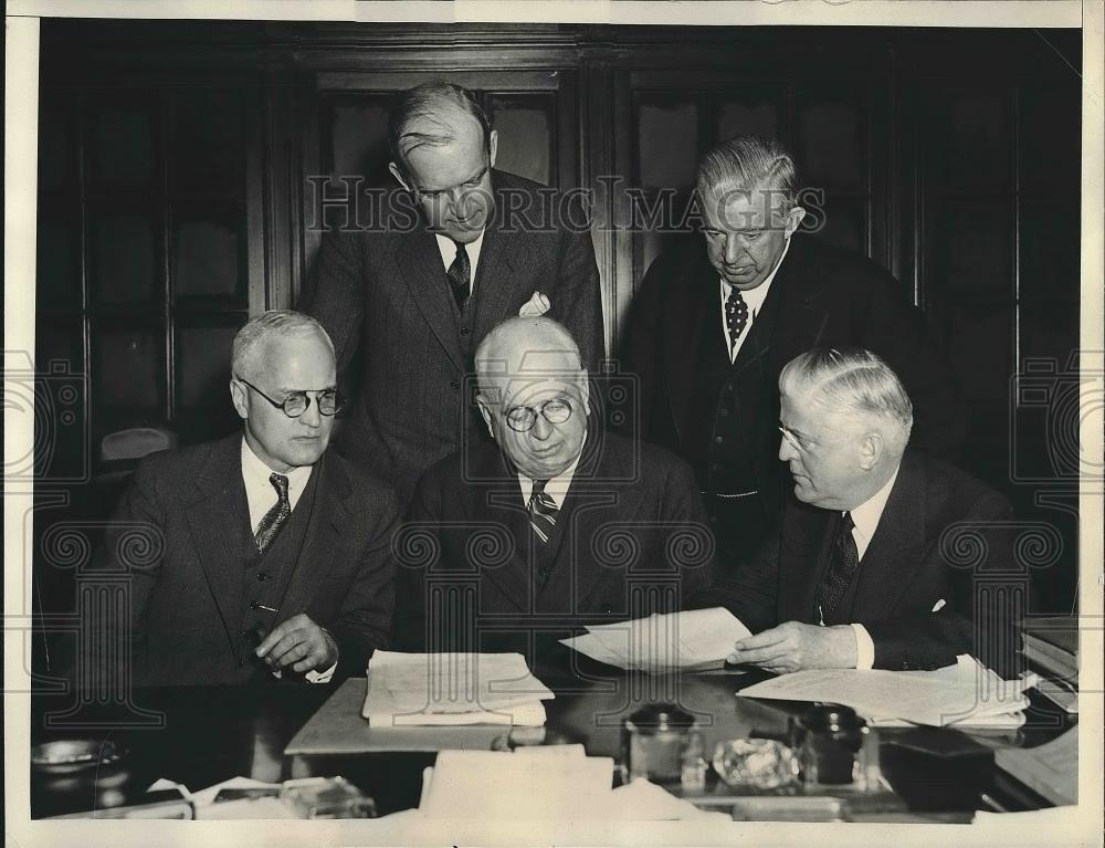 1983 Press Photo William P MacCracken Secretary Of Commerce Senate - neb17965 - Historic Images