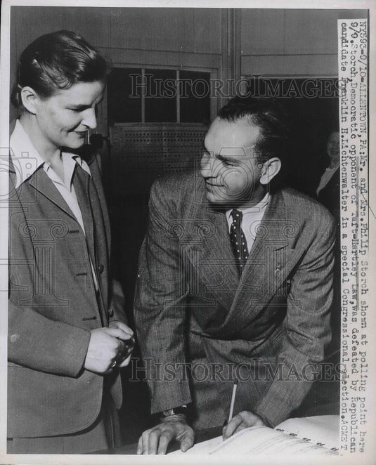 1947 Press Photo Mr & Mrs Philip Storch at polls in Allentown, Pa. - Historic Images