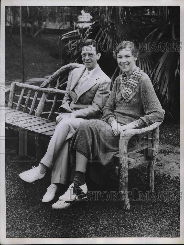 1935 Press Photo Mr. and Mrs. W. F. Fischer, Jr., of Mount Airy, Pennsylvania - Historic Images
