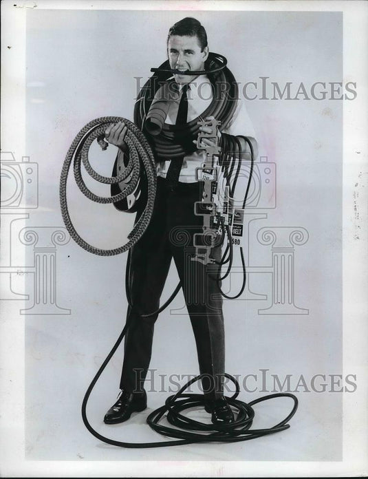 1967 Press Photo Alan Packing with items from his company A P & Rubber Cp. - Historic Images