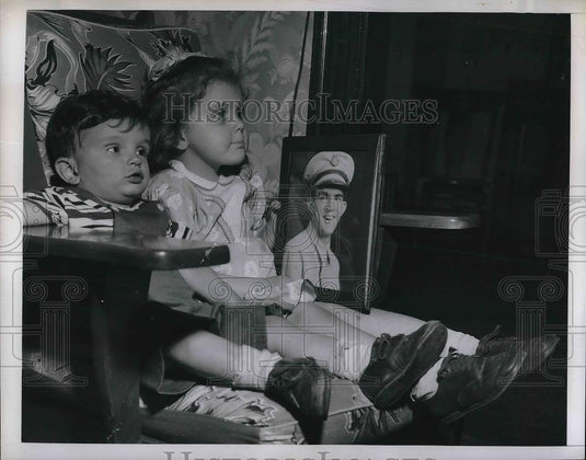 1950 Press Photo Samuel Freeman's kids awaiting news of their missing father - Historic Images