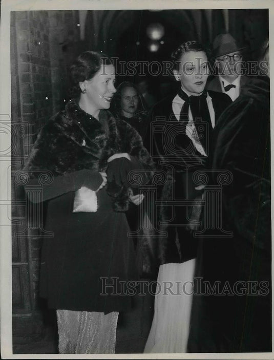 1935 Press Photo Mrs Rosa norris & Mrs Howard Campbell - Historic Images